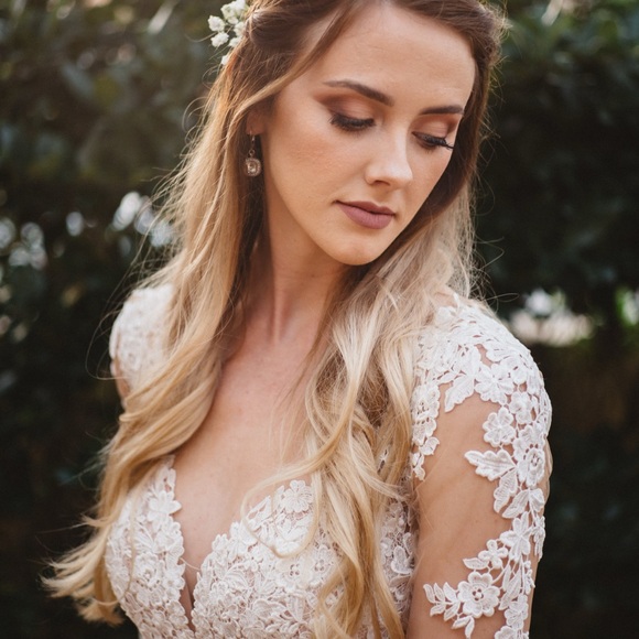 Essense of Australia Wedding Dress - Picture 2 of 11